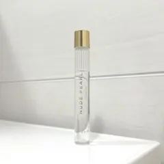 Herlipto ロールオンパフュームオイル NUDE PEARL