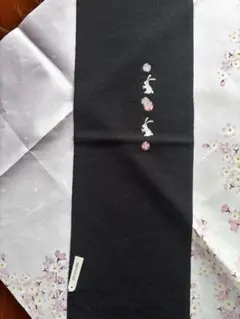 未使用 兎さん刺繍洗える半襟 黒 縮緬