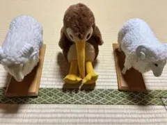 羊の置物2体とキウイのぬいぐるみセット