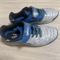 umbro サッカーシューズ ホワイト・ブルー22センチ　トレシュー