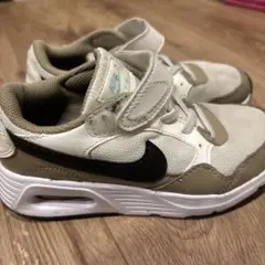 Nike ベージュ/ホワイト/ブラック スニーカー