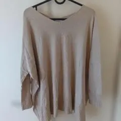 ナチュラルビューティーベーシック　ニットトップス　茶色