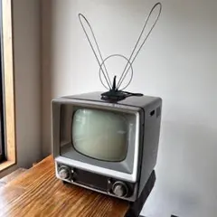 昭和レトロ　カラーテレビ（実働品／インテリア／アンティーク） 昭和レトロ カラーテレビ（実働品／インテリア／アンティーク） - メルカリ