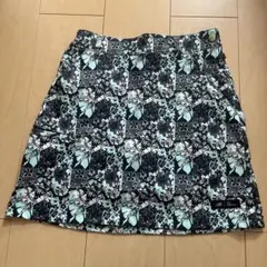 New Balance ミニスカートターコイズ花柄　サイズ00