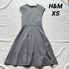 H&Mノースリーブひざ丈ワンピース 千鳥柄