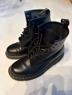 美品 Dr. Martens 8ホール 1460 ブーツ ブラック 箱無しのサムネイル