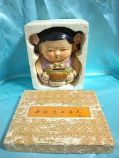中国陶器製 女の子 貯金箱縁起物置物