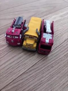 カーズ トミカ ミスフリッター レッド 消防車 3台セット まとめ売り 傷あり