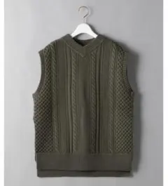 ユナイテッドアローズ　カーキ　オリーブ　ケーブル編みニットベスト