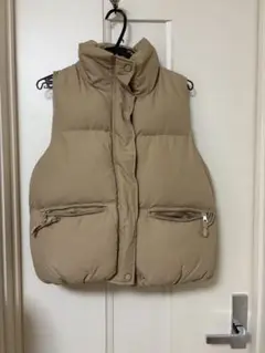 ベージュ ダウンベスト ジッパーポケット付き