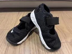 NIKE ナイキ　シューズ　サンダル　キッズ　ブラック　シンプル　美品