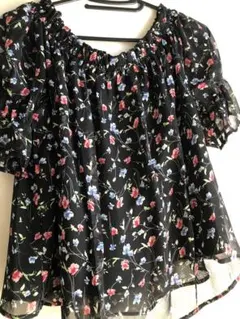 INGNI⋈﻿花柄オフショルダーブラウス