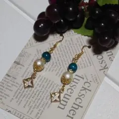 No.126  ハンドメイドピアス♡  エメラルドグリーン パール