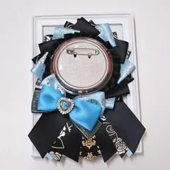 痛ロゼット57mm 黒 水色 ブラック&ブルー 薔薇 歯車