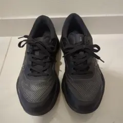 ASICS スニーカー ブラックのサムネイル