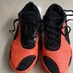 adidas バスケットボールシューズ オレンジ/ブラック