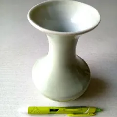 骨董品　青磁　淡い緑色の陶器花瓶