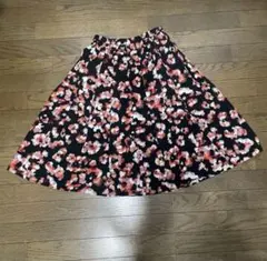 GUジーユー☆スカート　花柄　ブラック　M 新品未使用