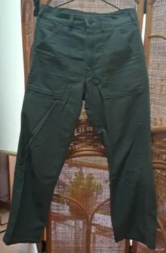 オリーブグリーン カーゴパンツ