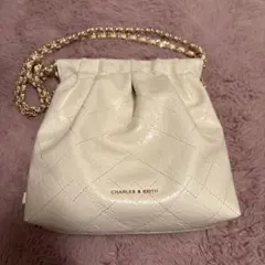 CHARLES & KEITH キルティング チェーンショルダーバッグ