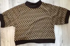 【タグ付き】モックネック幾何学柄ショート丈半袖ニットブラウン