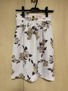 プロポーションボディドレッシング　花柄スカート