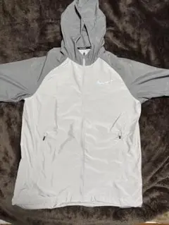 y*a様 NIKE ウインドブレーカー