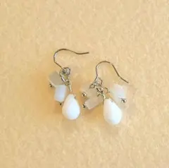 【サービス品】♥️スクエアキャッツアイとチェコドロップのゆらゆらピアス♪