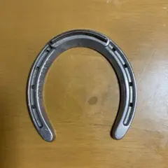 馬蹄型金属製装飾品