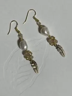 No.18 パールと羽根モチーフのピアス