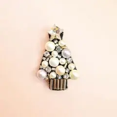 284 クリスマスツリーのブローチ　ビーズ刺繍　ハンドメイド