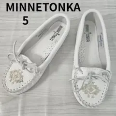MINNETONKA 22cm ミネトンカ モカシン ホワイト ビーズ