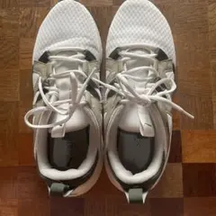 PUMA スニーカー ホワイト カーキ メンズのサムネイル