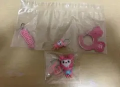 TWICE LOVELYS ガチャガチャ　モモ　カラビナ　つなげてマスコット