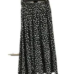 フレアロングスカート 黒と白のドット模様
