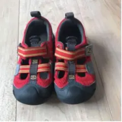 ニューバランス　赤　サンダル  夏用　スニーカー  水陸両用