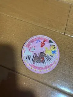 おしゃれキャット マリー 刺繍缶バッジ　食玩　ディズニー