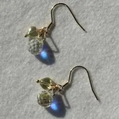 クリスタルビーズのドロップ型ピアス[239]