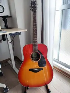 FG830 ほぼ未使用 ショッパーカポ（金色）・木製ギタースタンド付きのサムネイル