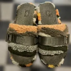 UGG マルチカラースライドサンダル
