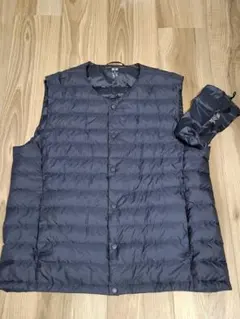 UNIQLO　ウルトラライトダウン　ノーカラーベスト　サイズXL　専用ポーチ付き