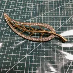 葉型ブローチ　ヴィンテージブローチ