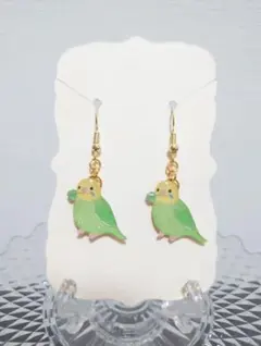 ハンドメイド　鳥　セキセイインコ　ピアス　イエロー　グリーン　クローバー　レジン