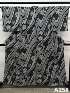 総絞り 小紋 ぼかし八掛 正絹 小柄向き 黒地 A258