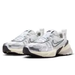 Nike スニーカー　V2K RUN ウィメンズ