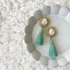 バロックパール × ビーズ巻きタッセル グリーン ビーズ刺繍 ピアス/イヤリング