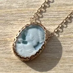 一点限り　ストーンカメオのネックレス　花飾りの帽子の女性　グリーン