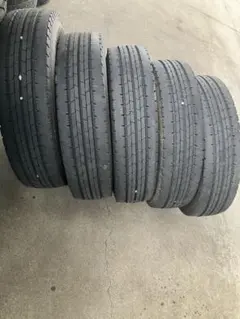 195/85R16 114/112LT 新車外し 25年製造➂ - メルカリ