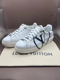 ルイヴィトンタイムアウトラインLVチャームモノグラムスニーカー 24