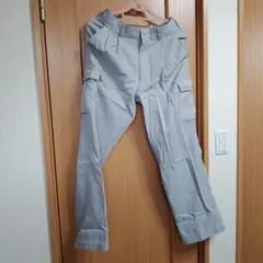 グレー カーゴパンツ サイドポケット付き